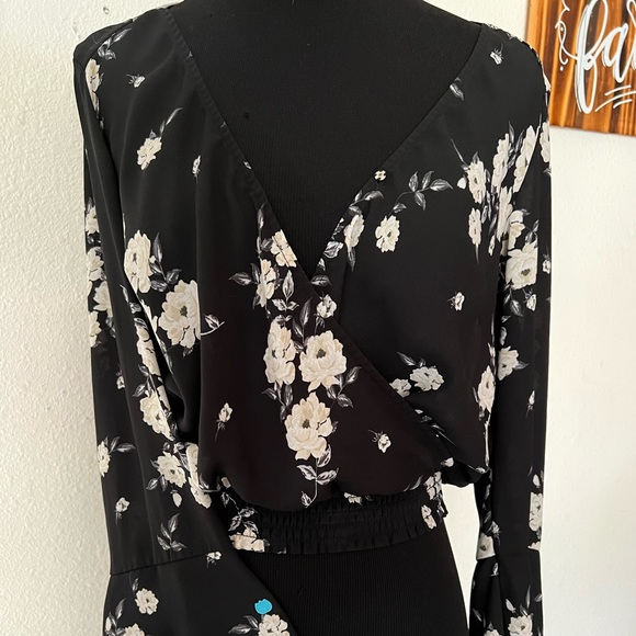 Black floral crop top - Picture 1 of 4